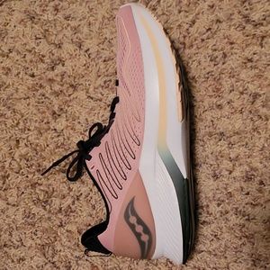 Saucony Axon womens running shoes